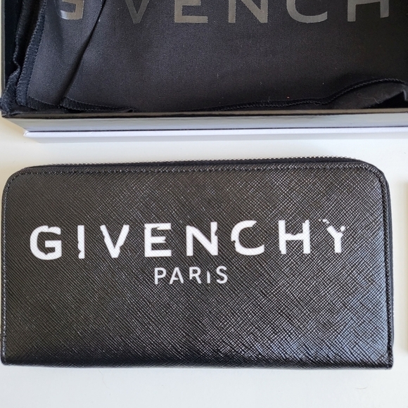 Givenchy Iconic "Givenchy Paris" Logo Print Zip Black Wallet NWT - Picture 11 of 16